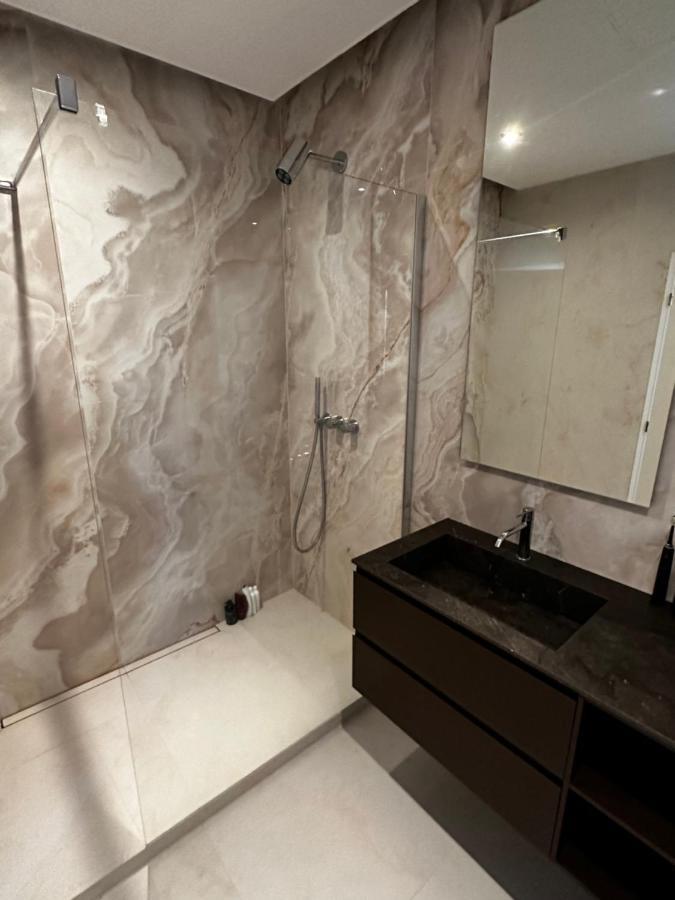 Апартаменты Luxury Penthouse At The Historical Centre With Free Parking Братислава Экстерьер фото
