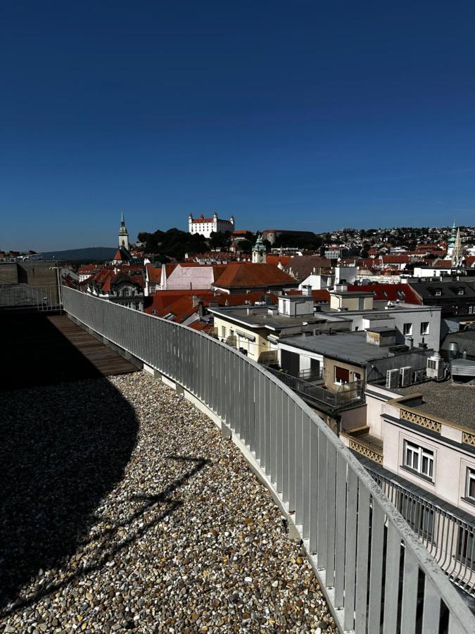 Апартаменты Luxury Penthouse At The Historical Centre With Free Parking Братислава Экстерьер фото