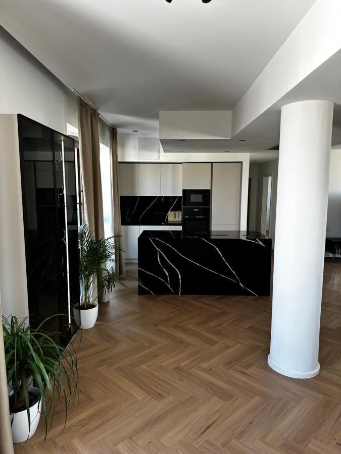 Апартаменты Luxury Penthouse At The Historical Centre With Free Parking Братислава Экстерьер фото